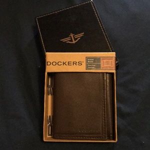 Men’s Dockers Brown Leather Tri-Fold Wallet